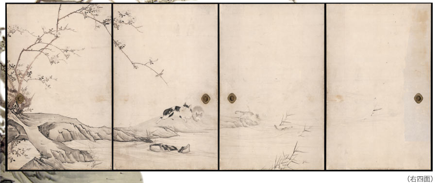 長沢芦雪筆：紙本墨画「薔薇図」。無量寺本堂上間二之間東面の襖絵で、天明６年、初春滞在中の作。三匹の猫のそれぞれの姿態には鋭い自然観察が認められ、薔薇の枝や水辺の葦には力強い筆力があふれている。ことに、水面を狙う一匹の猫は生態の瞬間的な描写としてすぐれている。